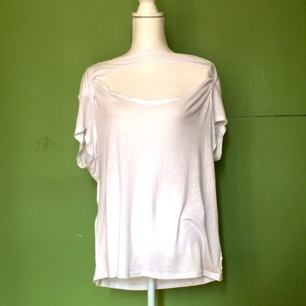 WE THE FREE white t-shirt with cut out